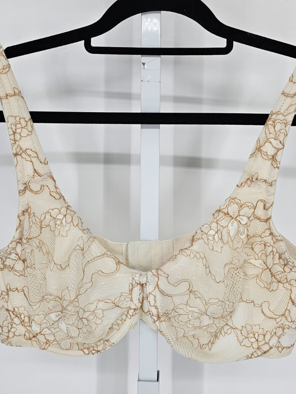 Cacique Intimates Womens Sz 40D Lightly Lined T Shirt Bra Beige Cream Lace